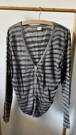 Rützou Strickjacke, Grösse M, Grau-Schwarz Gestreift!