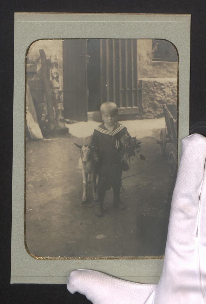 Photos & affiches: Fotografie Portrait eines kleinen Jungen – D'occasion à Berlin par bartko-reher