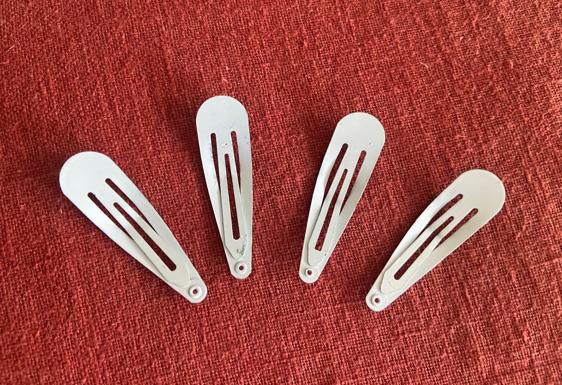 Accessori per capelli: Lot de 4 barrettes imprimé léopard – Nuovo (secondo la descrizione) da Genève venduto da kik_8jd6 1