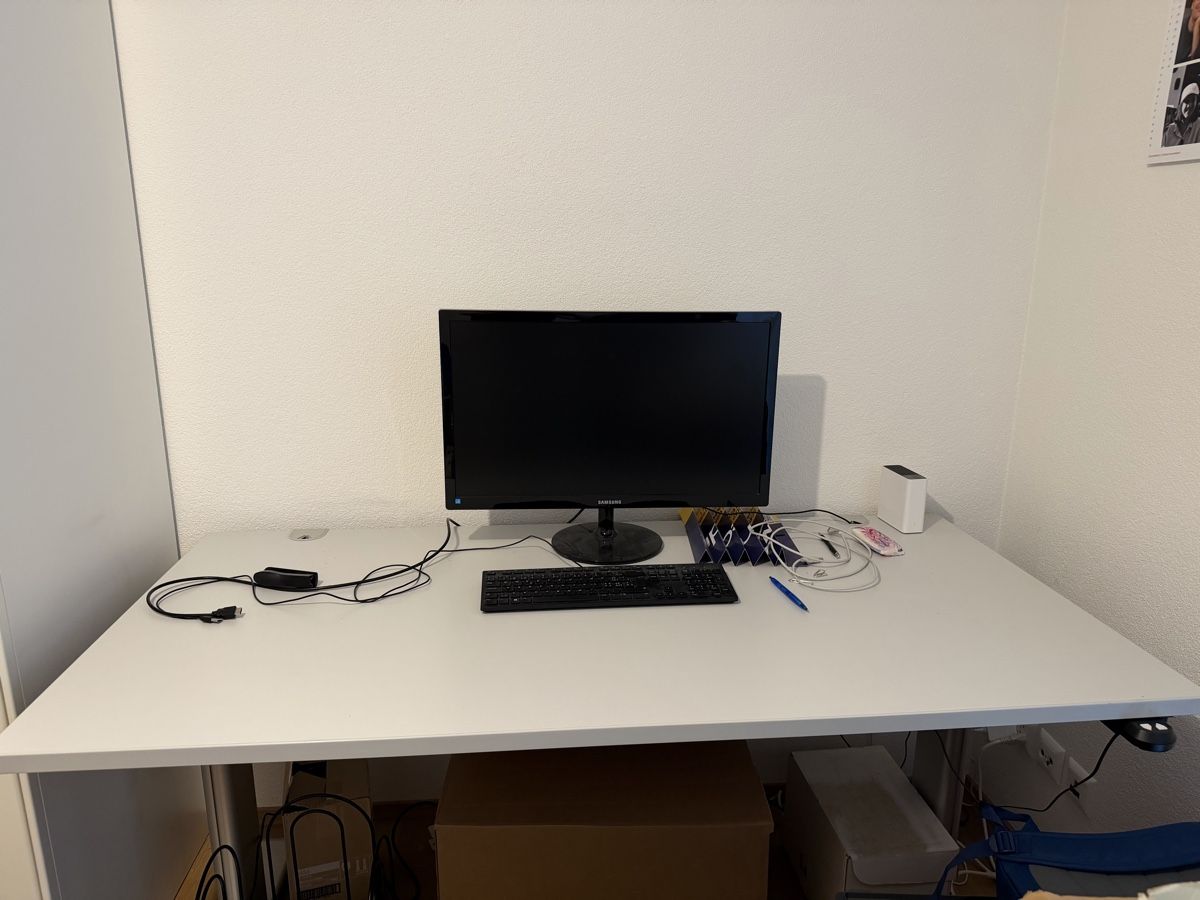 Scrivanie: Bürotisch höhenverstellbar – Usato da Maur venduto da family3M