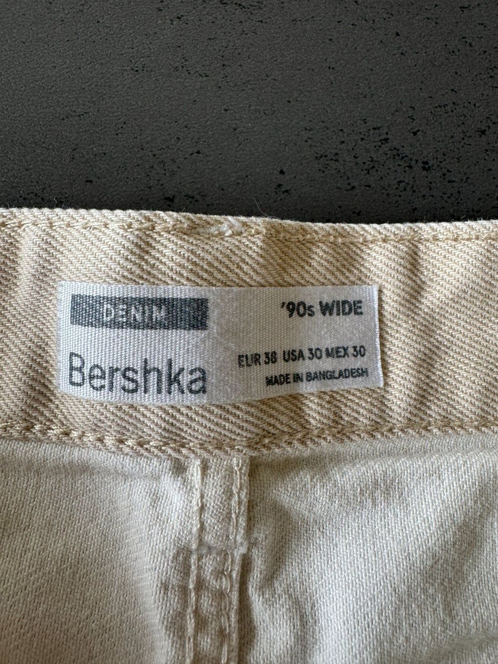 Bershka Jeans: Jeans 90sWide  Bershka 30 – Gebraucht aus Schnottwil von Garuso 1