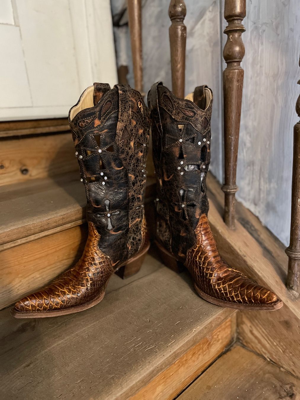 Scarpe da donna: Corral Vintage Damen Boots, Gr. 8 – Usato da Baar venduto da koala9