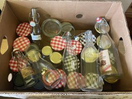 Diverse Einmachgläser, Konfitüregläser, Flaschen