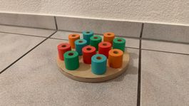 LOVEVERY Hölzerner Steckteller – Wooden Stacking Pegboard
