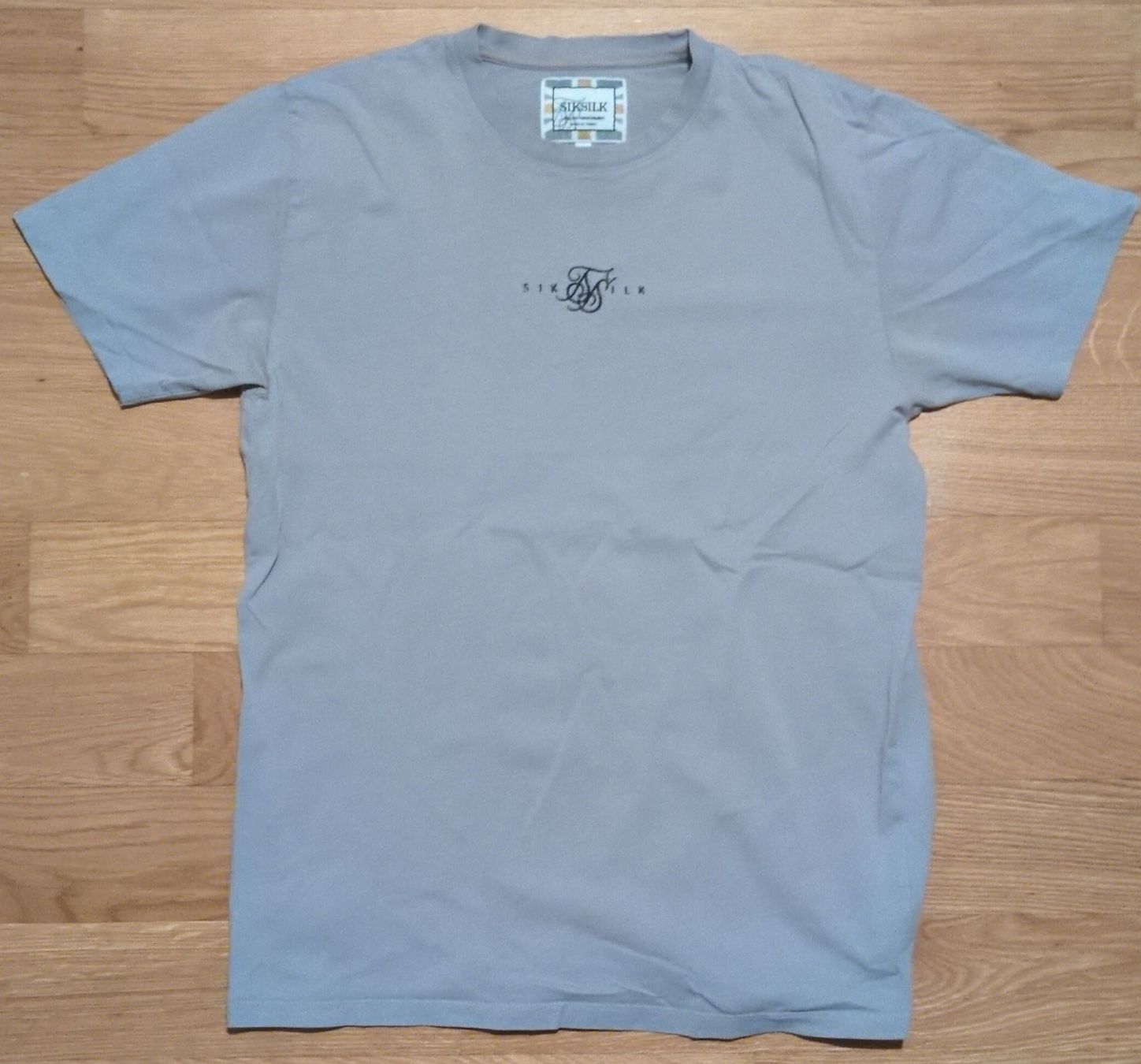 Siksilk T-shirt: 2x Siksilk T-Shirt, Grösse M, hellgrau & schwarz – Usato da Lachen SZ venduto da flo_nyj8 2