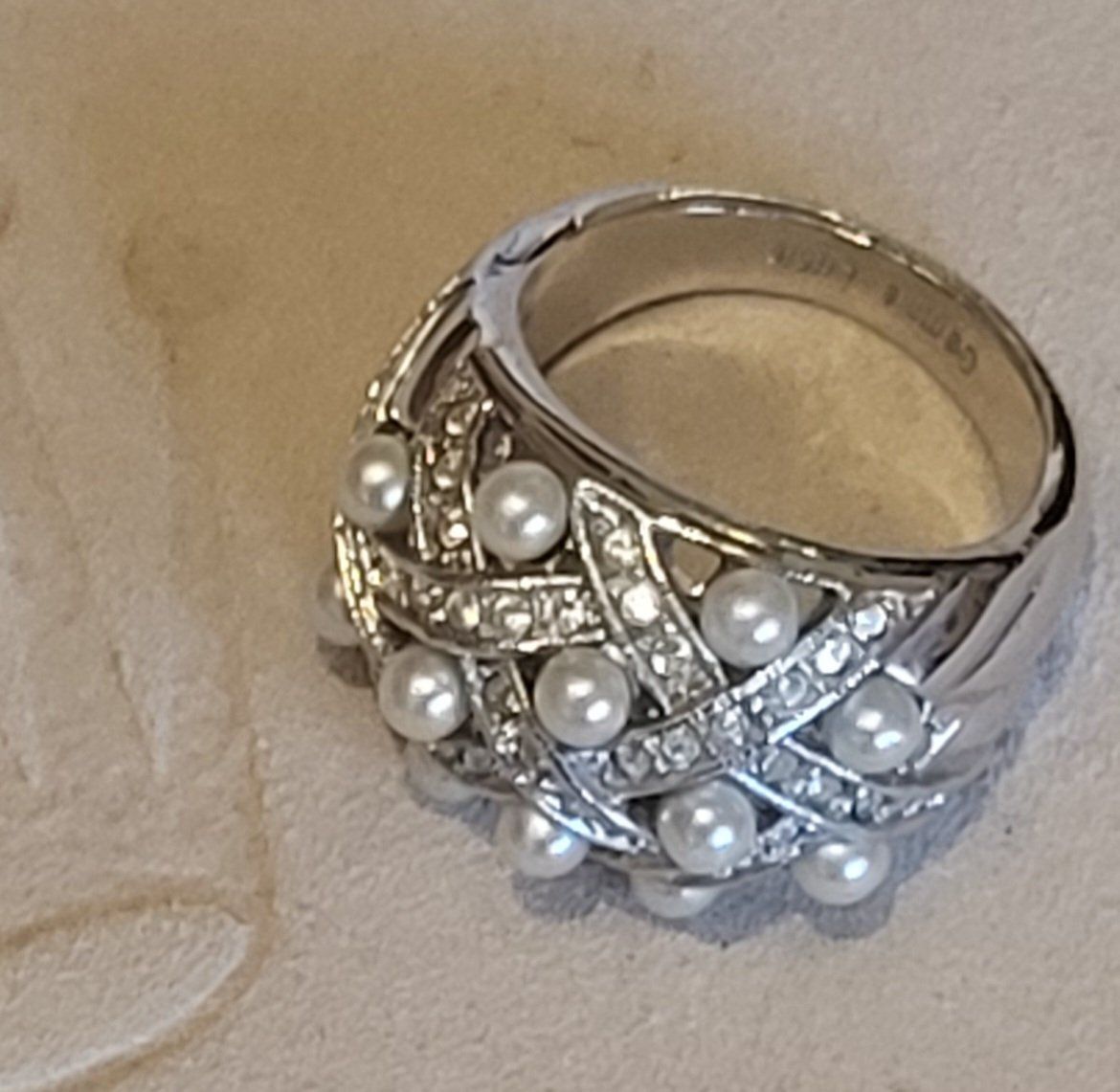 Ringe: Bague élégante argentée avec perles et strass, Taille 54 – Gebraucht aus Romont FR von Glonounou