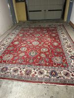Ancien tapis rouge fait à la main