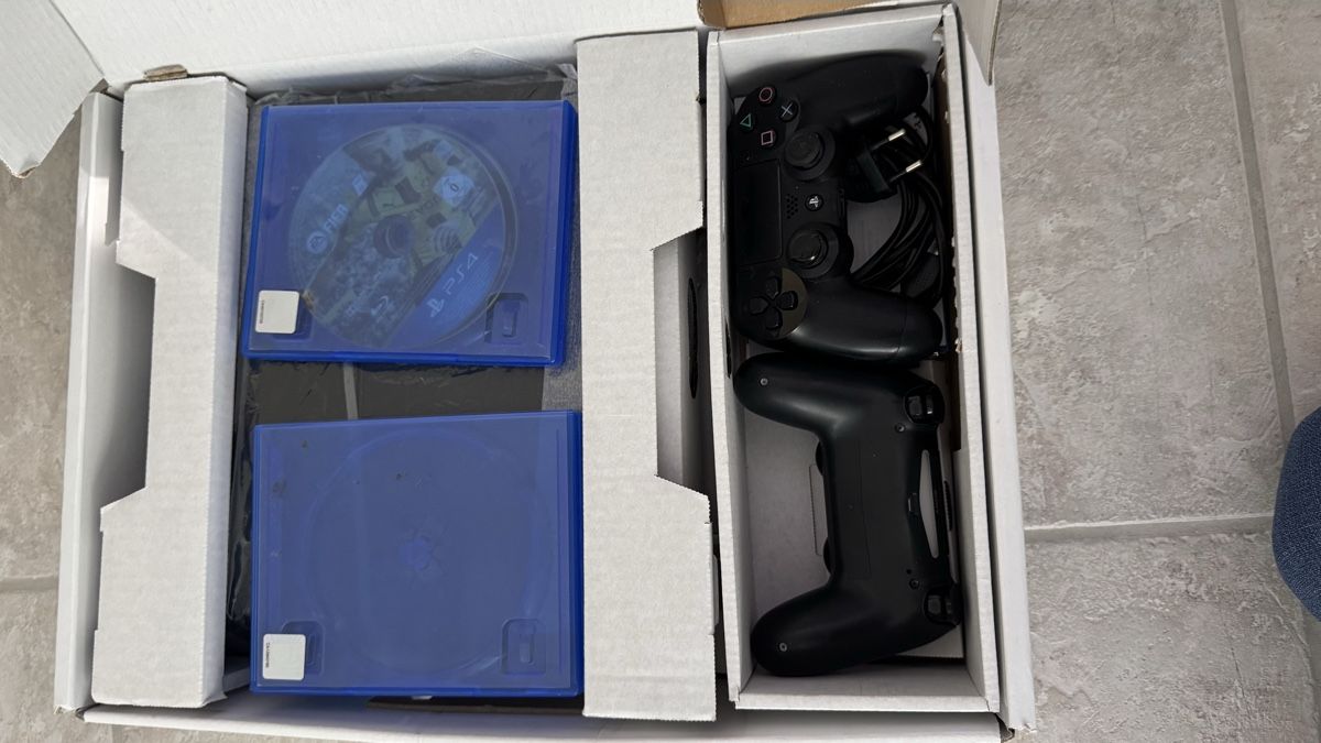 Sony Konsolen: Playstation Ps4 512gb slim 2x Controller  inkl. 2 Stück Cont – Gebraucht aus St.Gallen von gauwo 2