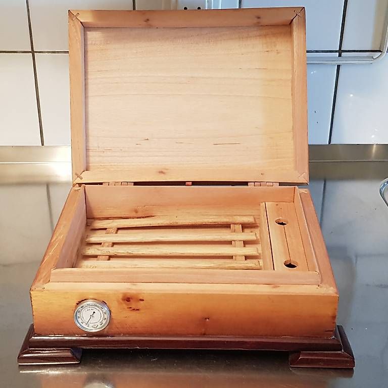 Sonstige Tabakwaren: Boîte à cigare  – Gebraucht aus Les Avanchets von Giuseppe.01 2