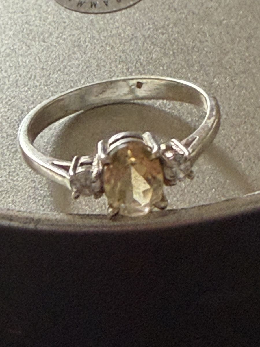 Bagues: Silberfarbiger Ring mit Stein – D'occasion à Widnau par kustercarmen 9