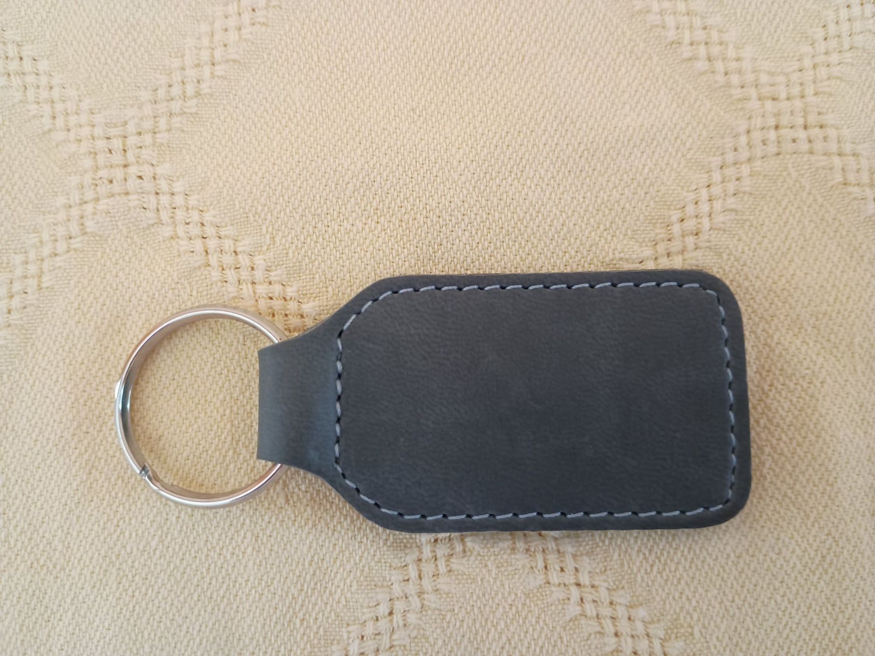Portachiavi: Schlüsselanhänger grau, Leder, ca. 9 cm – Nuovo (secondo la descrizione) da Buchs AG venduto da ReaNaTsch 1