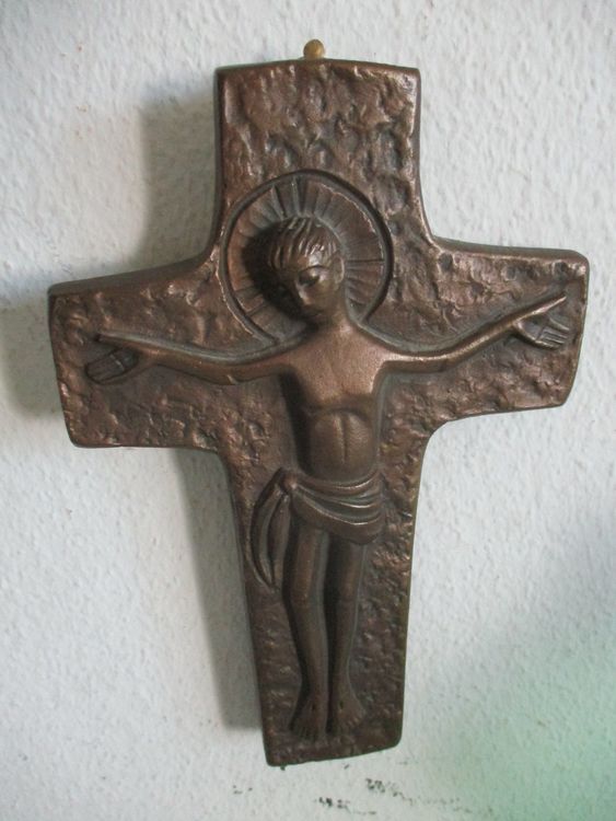 Älteres Kreuz Kruzifix zum Aufhängen aus Gusseisen L. 18 cm