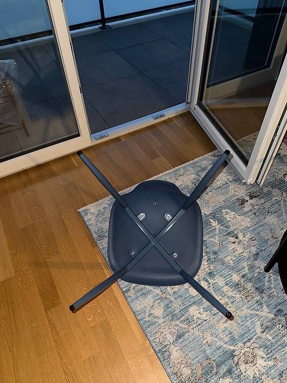 Stühle: Chaises bleu à vendre  – Gebraucht aus Delémont von pek_nlq7 1