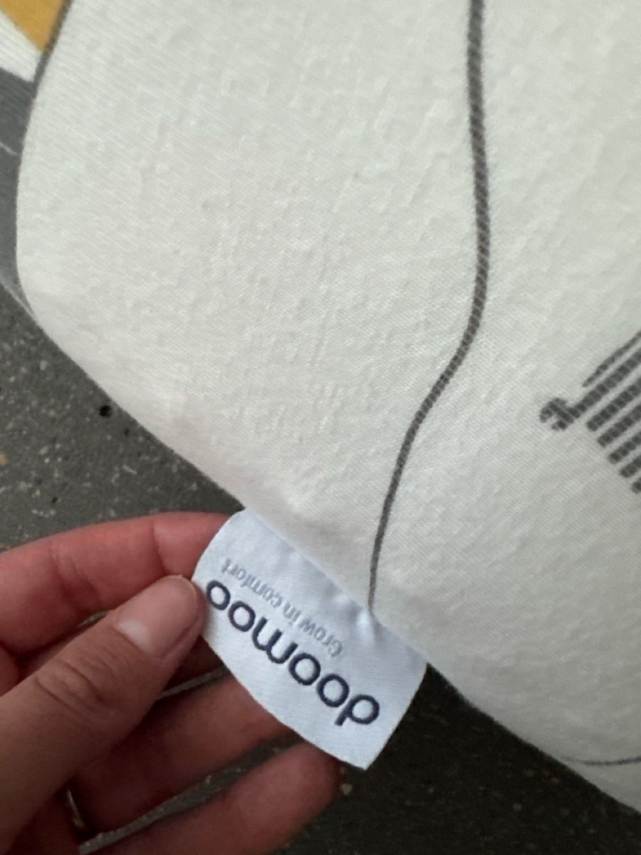 Doomoo Cuscini: DooMoo Nursing Pillow with Bears Print Used – Usato da Zürich venduto da ivn_pr75 1