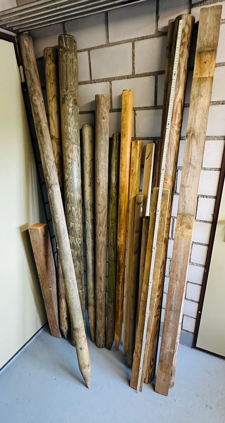 Clôtures: Holzpfähle – D'occasion à Jonschwil par zni_65m7