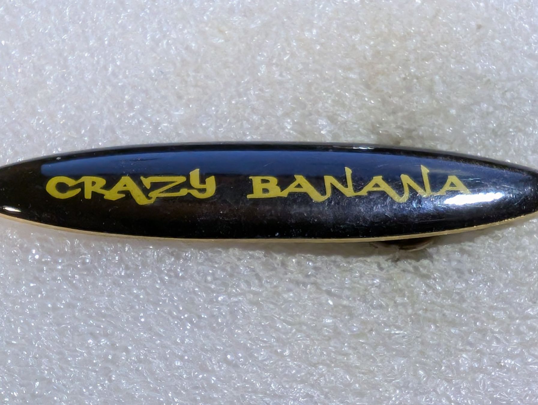 Plaketten & Abzeichen: Ansteckpin 98: Crazy Banana – Gebraucht aus Oppligen von Pin-Fall-Shop