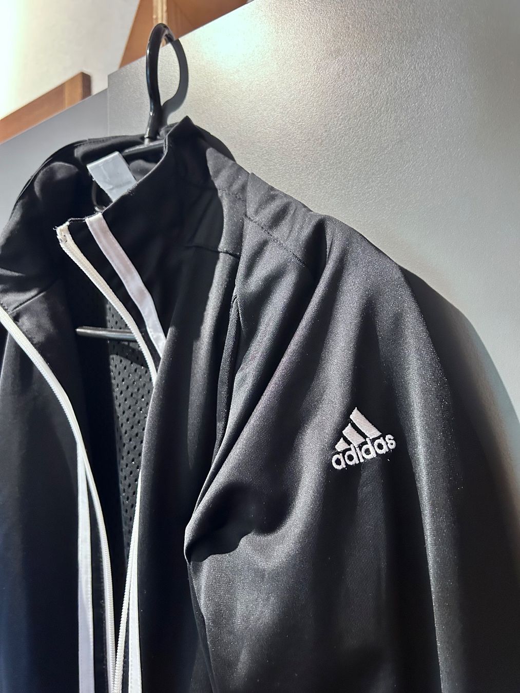 Adidas Vestes: Adidas Trainerjacke schwarz Gr. 38 – D'occasion à Einigen par Babychilli 3