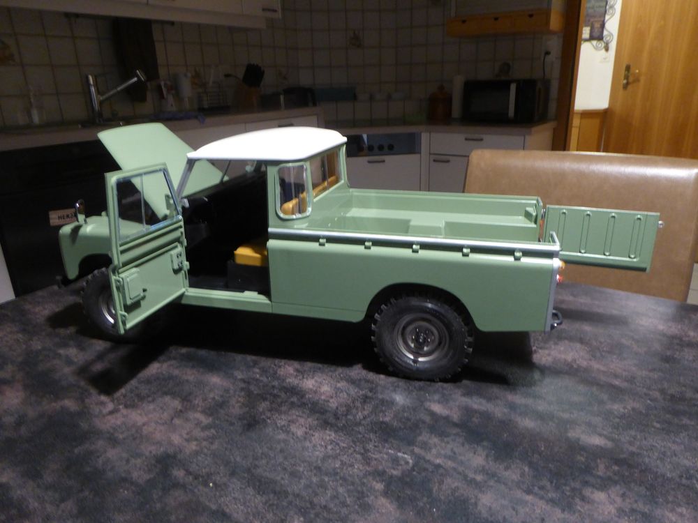 LAND ROVER M 1 : 10 (Neu (gemäss Beschreibung)) in ziefen für CHF 849 ...
