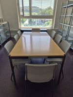 Tisch (USM Haller) und 8 stapelbare Stühle RBM Ana