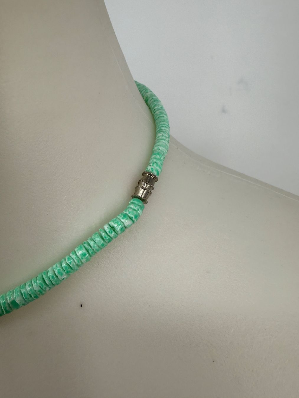 Ketten: Halskette/ Muschelkette, Surfer Look – Gebraucht aus Auenstein von moin. 1