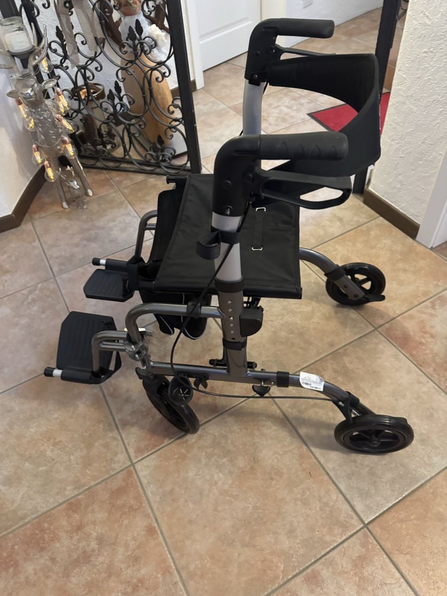 Medizinische Geräte: Rollstuhl Rollator faltbar – Neu (gemäss Beschreibung) aus Cademario von wer_92rn 3
