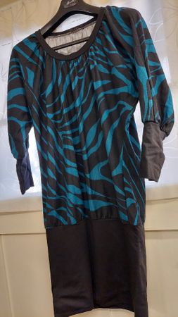 Vintage Kleid mit einem speziellen Schnitt&Form/gr.42