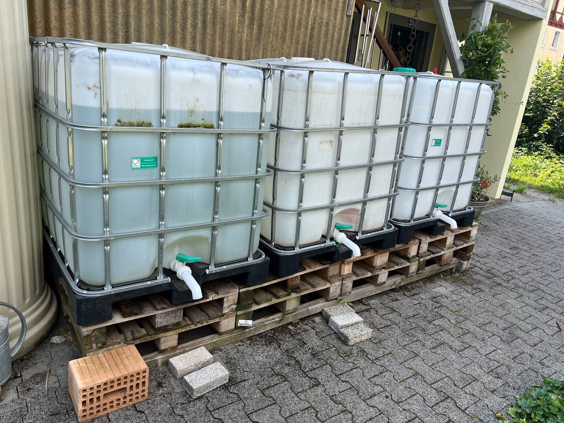 Abbeveratoi e trogoli: Wassertank mit 1000 Liter – Usato da Menziken venduto da alenka01