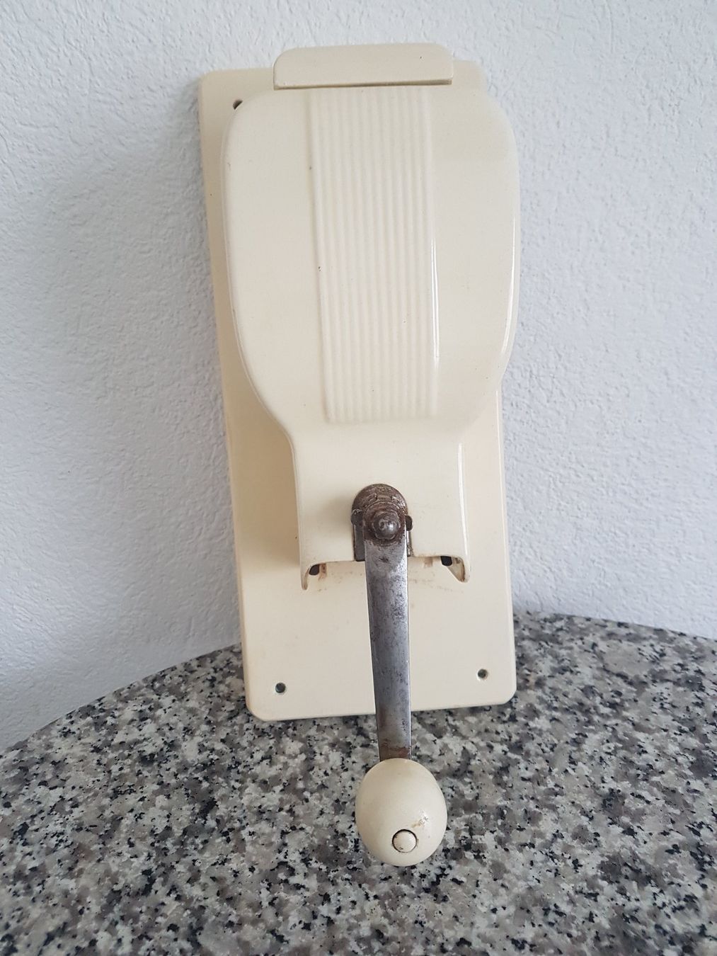 Küchengeräte: Mokkamühle Kaffeemühle 1955 – Gebraucht aus Wallisellen von Swissline11 2
