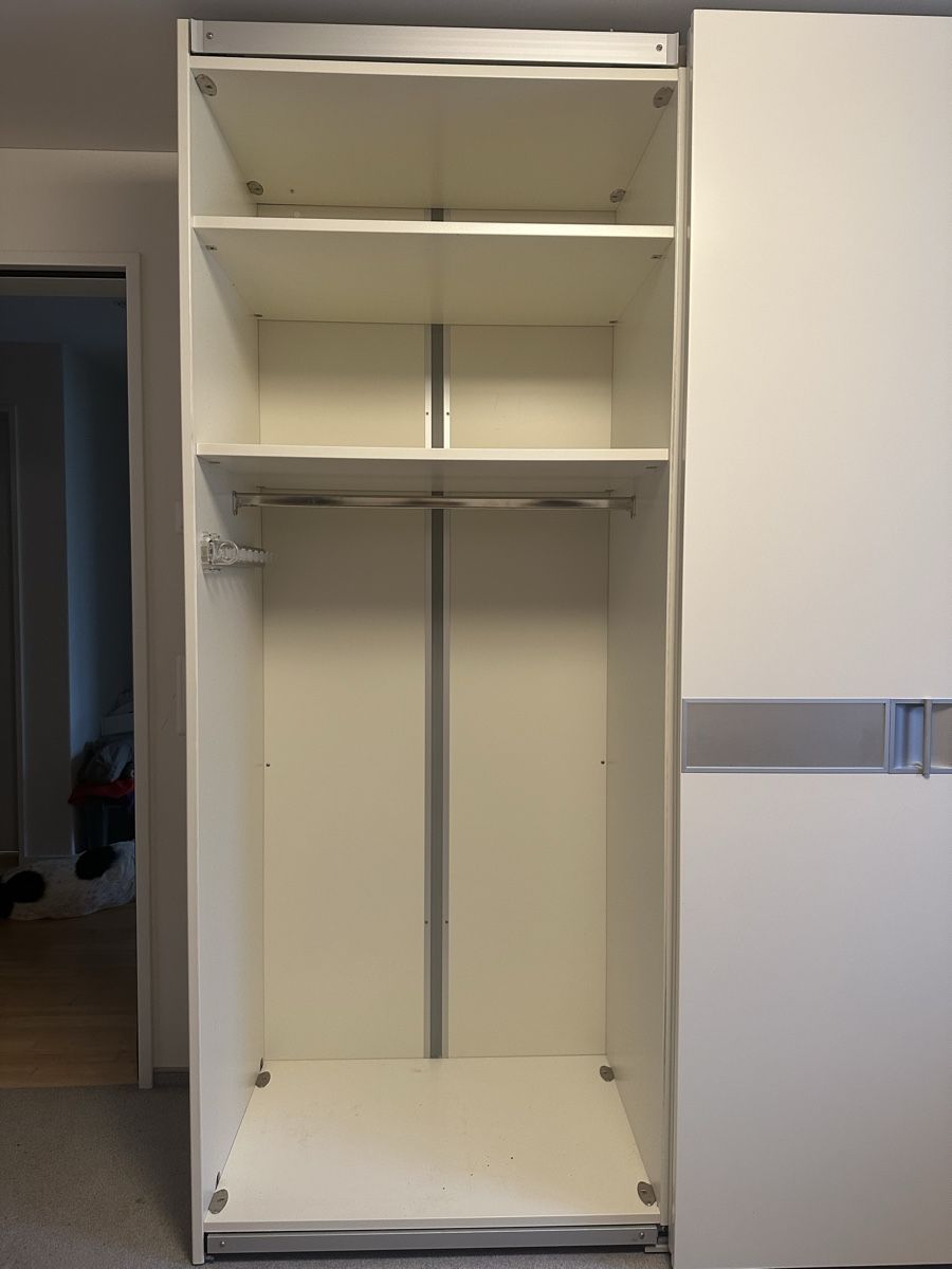 Armadi: Large beige wardrobe with sliding doors – Usato da Unterägeri venduto da Zuraussie 3