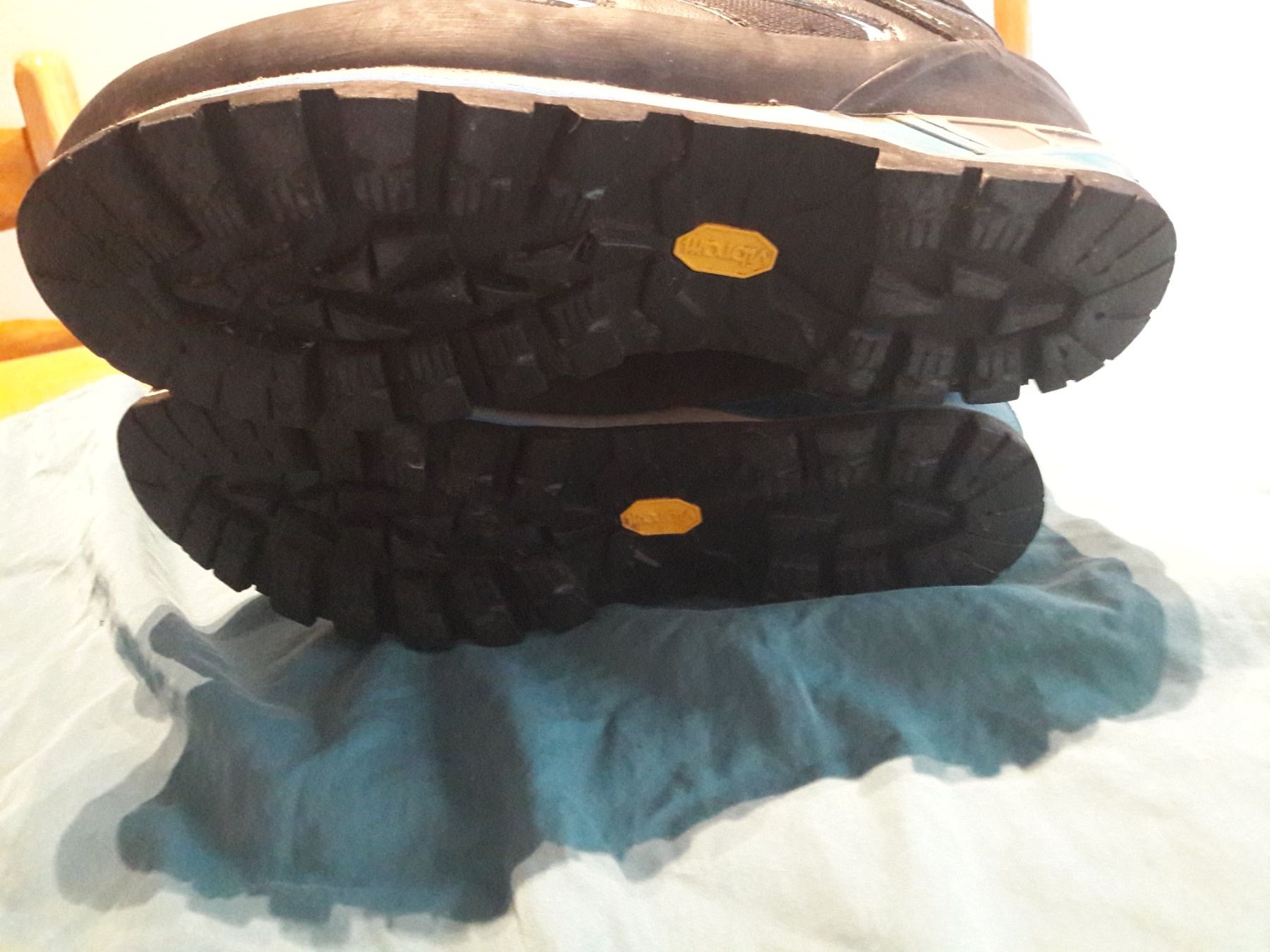 Mammut Scarpe da uomo: WANDERSCHUHE - MAMMUT - Schwarz - 42 – Usato da Luzern venduto da miocarobabbonetoscan 2