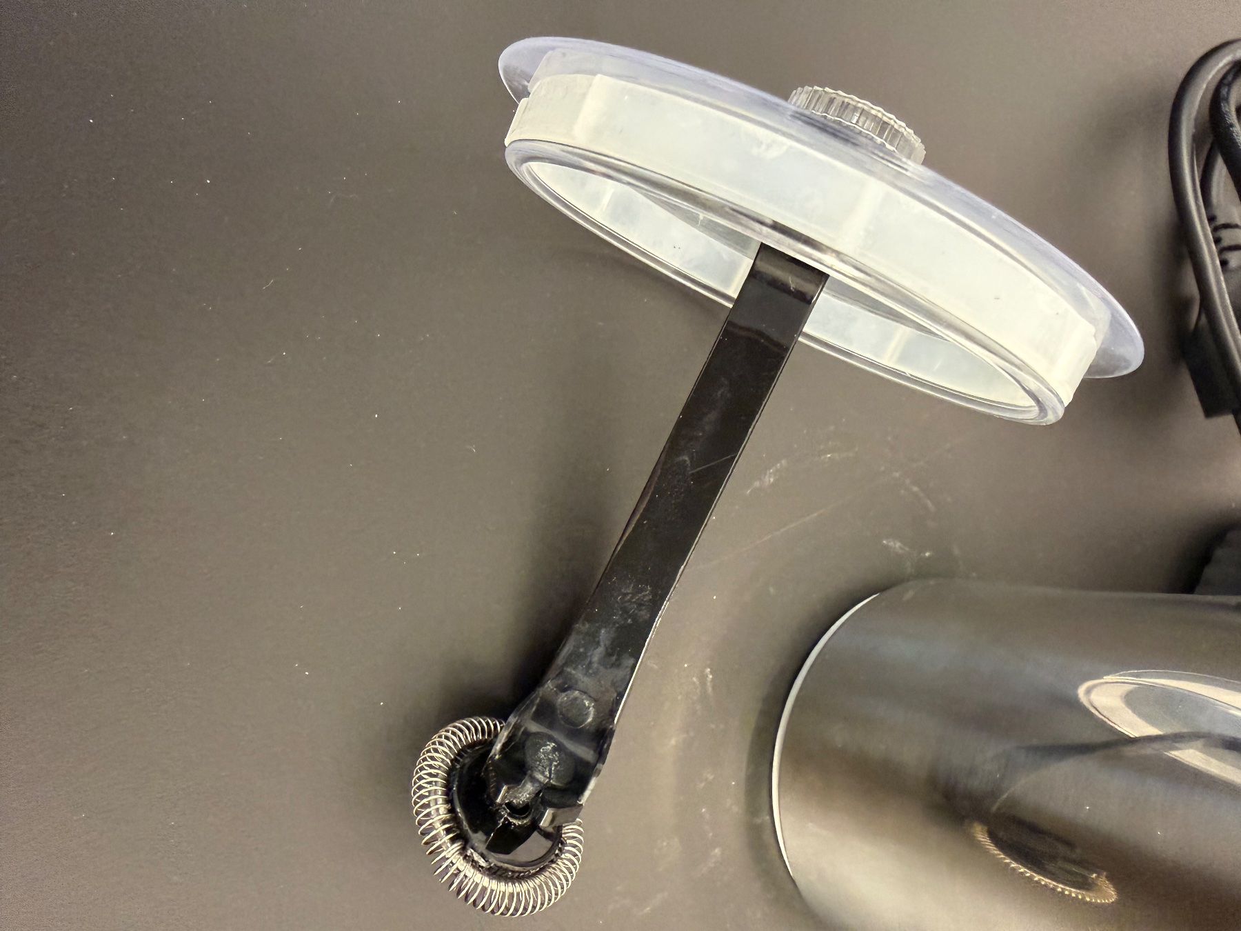 Alessi Elettrodomestici da cucina: ALESSI Milchschäumer PLISSÉ schwarz Cappuccino Maker – Nuovo e nell'imballaggio originale da Solothurn venduto da Tschupaloni 7