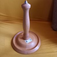 Schöner Melkstuhl aus Holz mit Eisenspitze, neuwertig