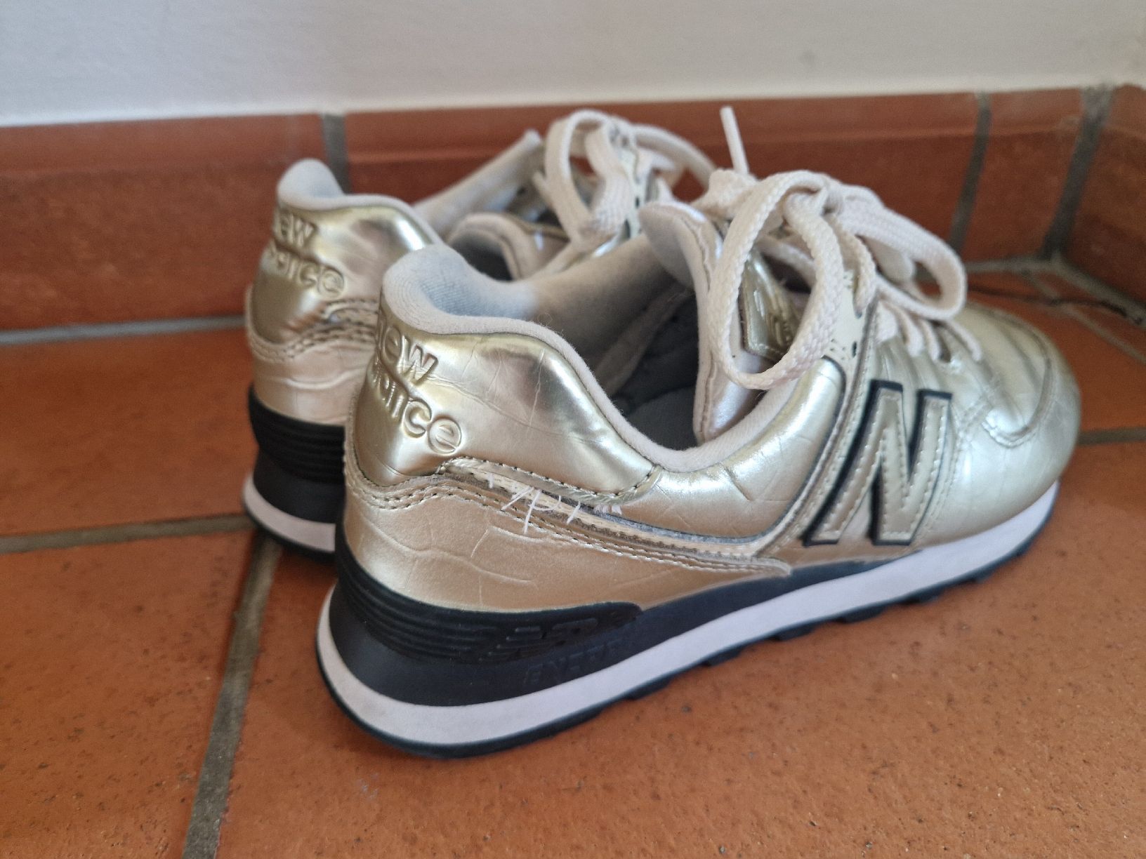 New Balance Scarpe da donna: New Balance Sneaker gold 38 – Usato da Lichtensteig venduto da Cocabana_16 2