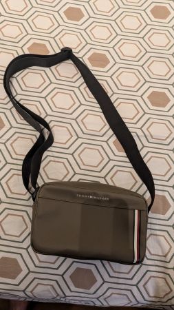 Sac a bandouliere Tommy Hilfiger (kaki/taupe)