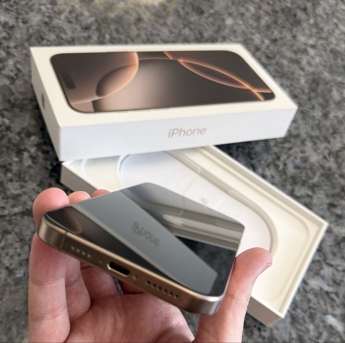 Apple Telefoni cellulari / Smartphones: Apple iPhone 16 Pro Max Gold 256GB – Usato da Fehraltorf venduto da Mydreamshop 5