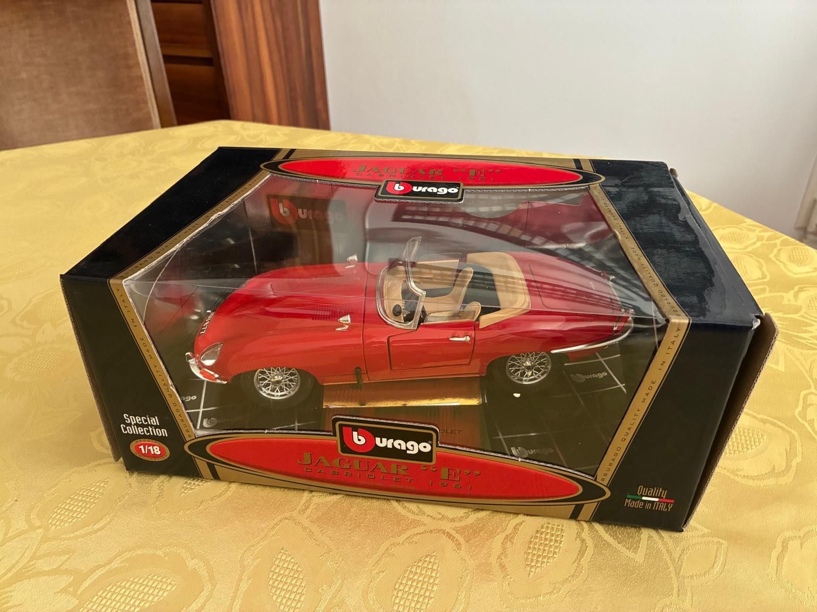 Jaguar Modellini d'auto: Jaguar E Type Cabriolet 1:18 1961 – Nuovo e nell'imballaggio originale da Aarwangen venduto da kah_79t5 1