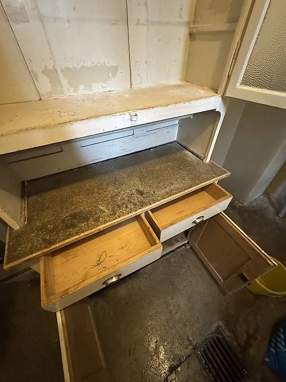 Credenze: Küchenschrank / Buffet – Usato da Bern venduto da brillen-born 2