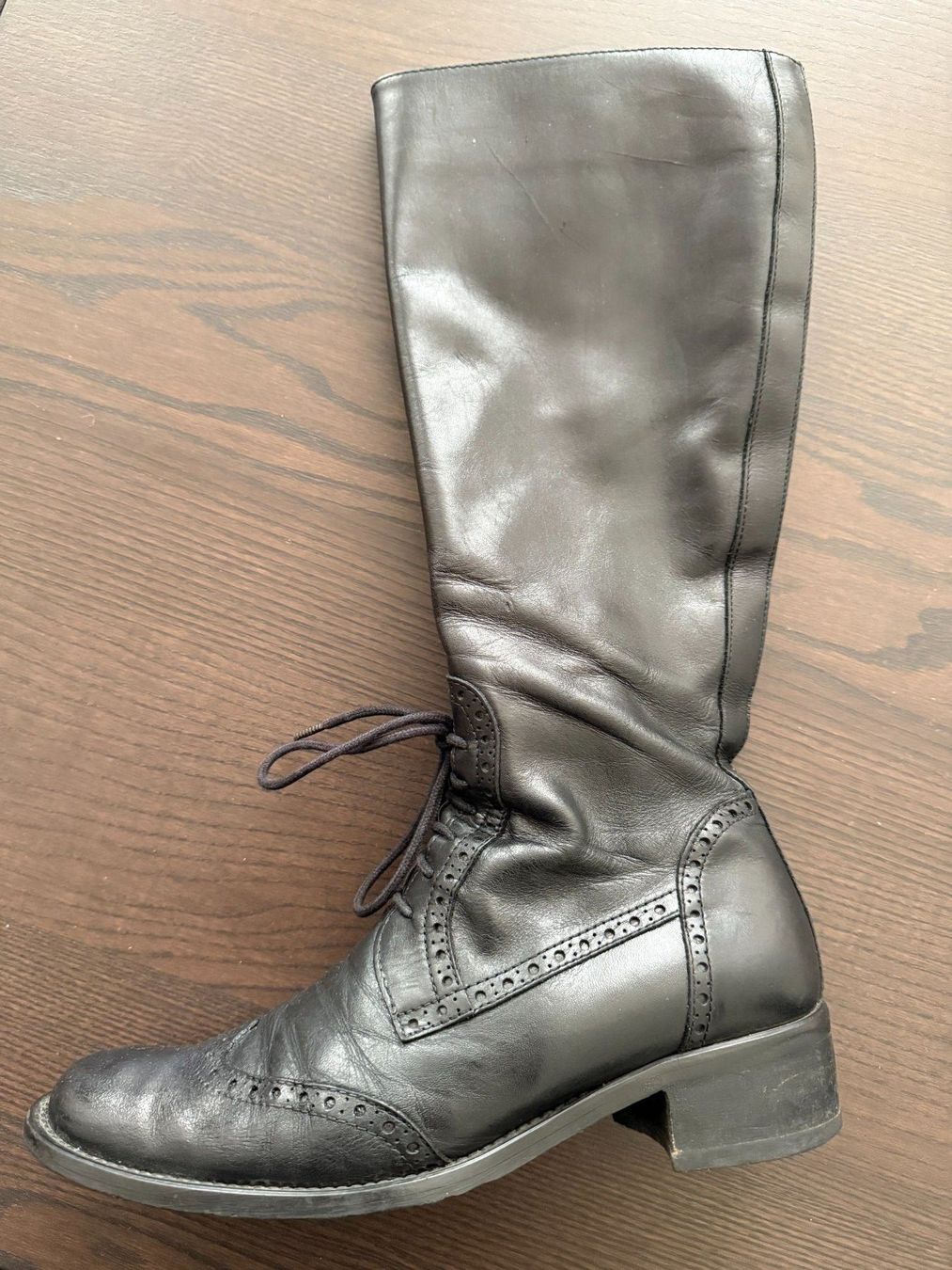 Scarpe da donna: 32. Bottes en cuir – Usato da Le Locle venduto da tchanatakoua 3