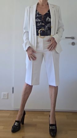 Bermuda Hose und Blazer von Barbara Schwarzer,Bluse von Maje