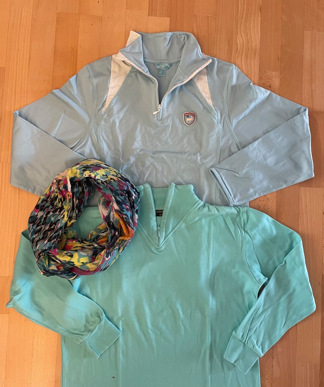 Pullover & Sweatshirts: Skiunterzieh-Pullover / 2 Stück / Grösse 40/42 / Rundschal – Gebraucht aus Winterthur von LESA1015 1
