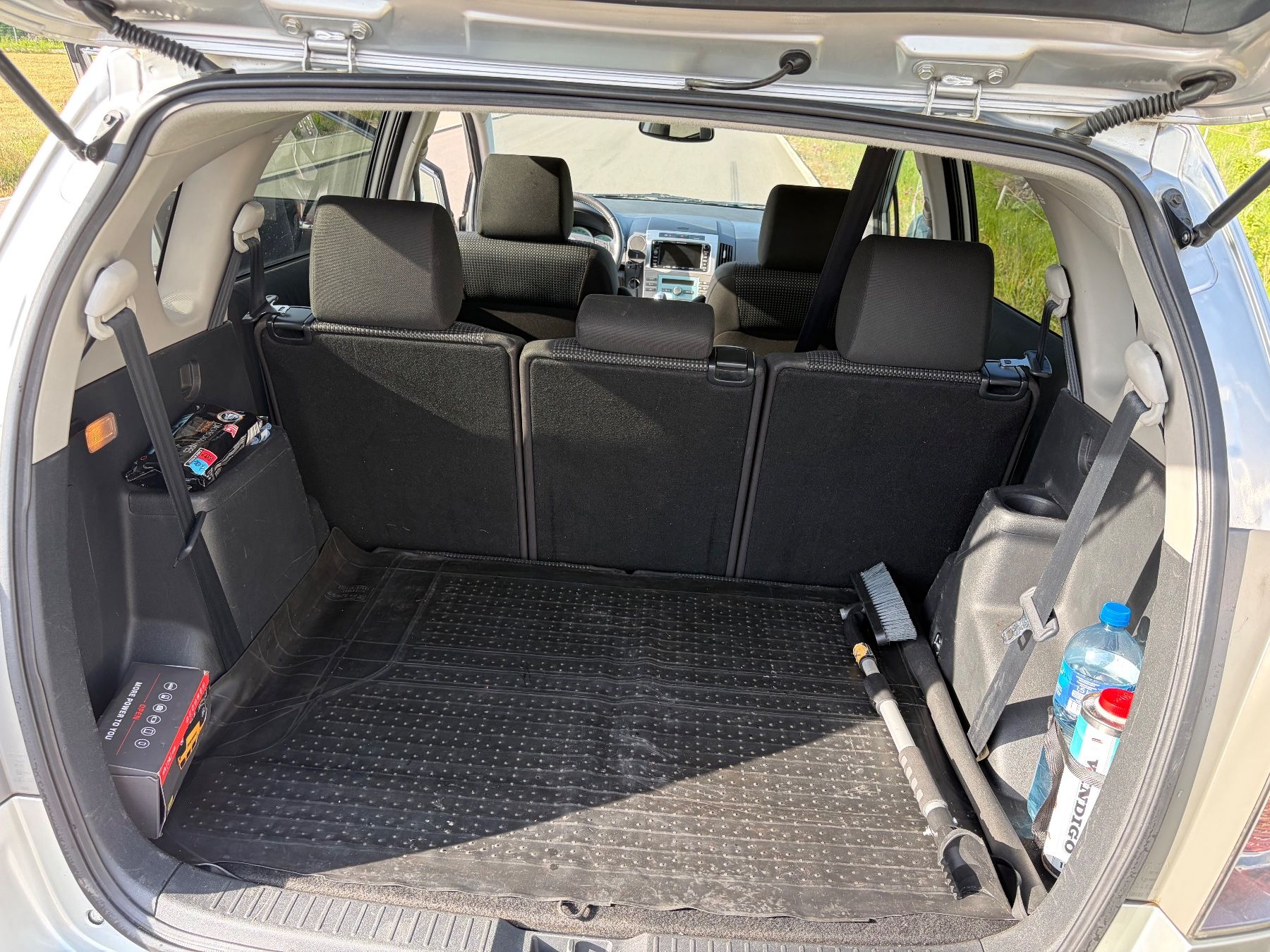 Toyota Automobili: Toyota corola verso – Usato da Pratteln venduto da Omega102 7