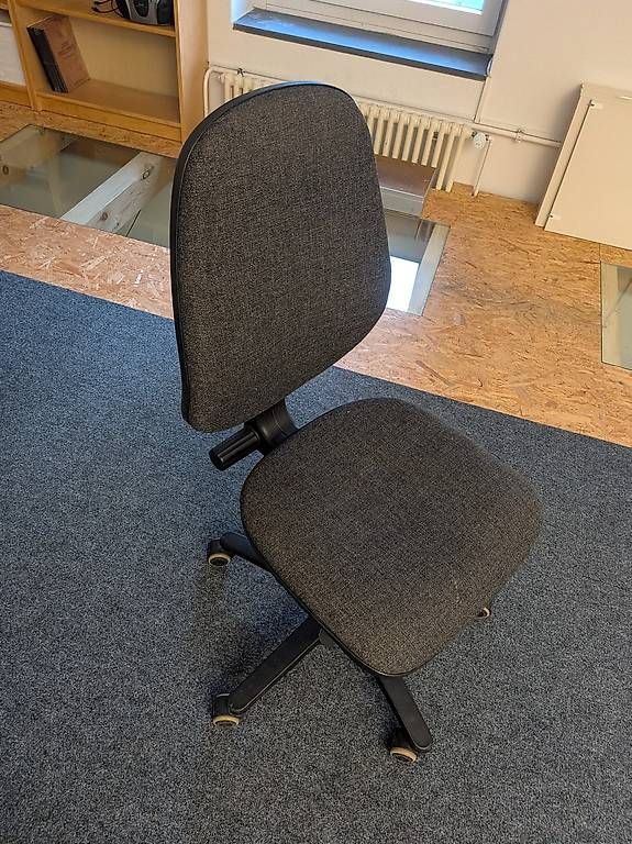 Chaises: Bürostuhl mit Rollen – D'occasion à Zürich par Hungi04