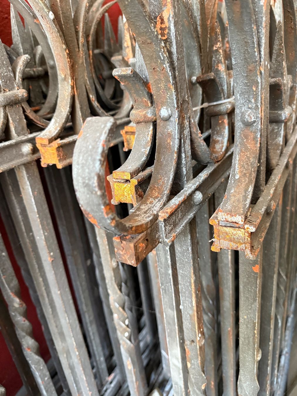 Autres antiquités ou arts: Antike schmiedeeiserne Zaunelemente mit Spitzen – D'occasion à Wohlen AG par homecollectivech 3