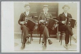 AKKORDEONISTEN/MUSIKANTEN, SEHR SCHÖNE FOTOKARTE, UNGELAUFEN