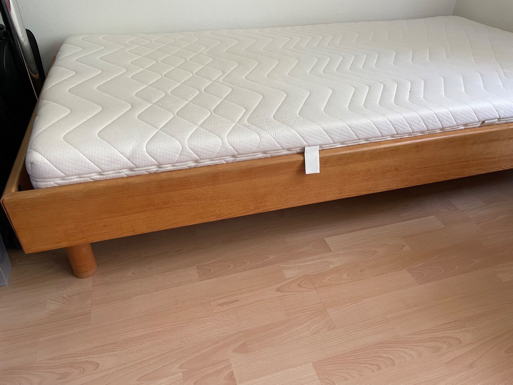 Letti: Komplettes Hartholzbett 1 x 2 m – Usato da Oberwil BL venduto da cor_286p 1
