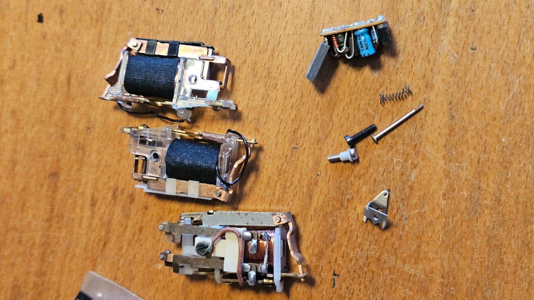 Märklin Modellini di ferrovie: Märklin Ersatzteile, Umschaltrelais – Usato da Nidau venduto da peterrue 2