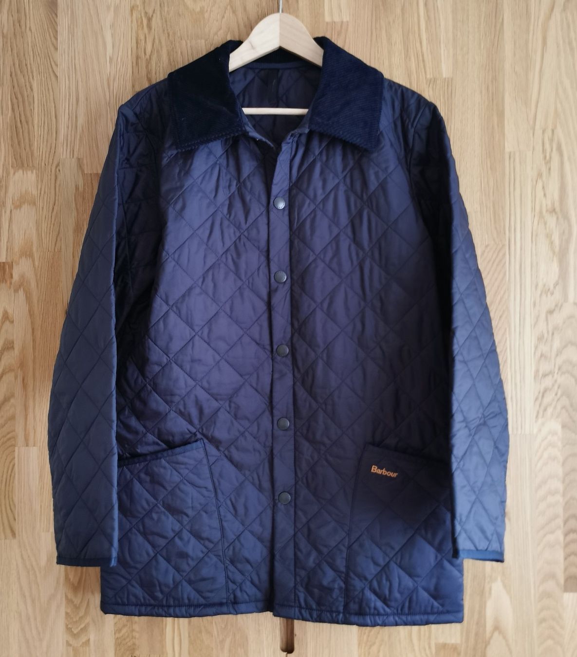 Barbour Giacche: Barbour Steppjacke Liddlesdale dunkelblau – Nuovo e nell'imballaggio originale da Birsfelden venduto da dsc_f8gx