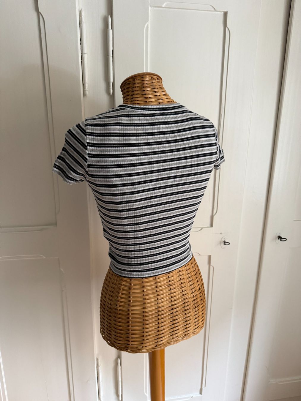 H&M T-shirt: T-Shirt grau gestreift XS – Usato da Zürich venduto da Diazaio 2