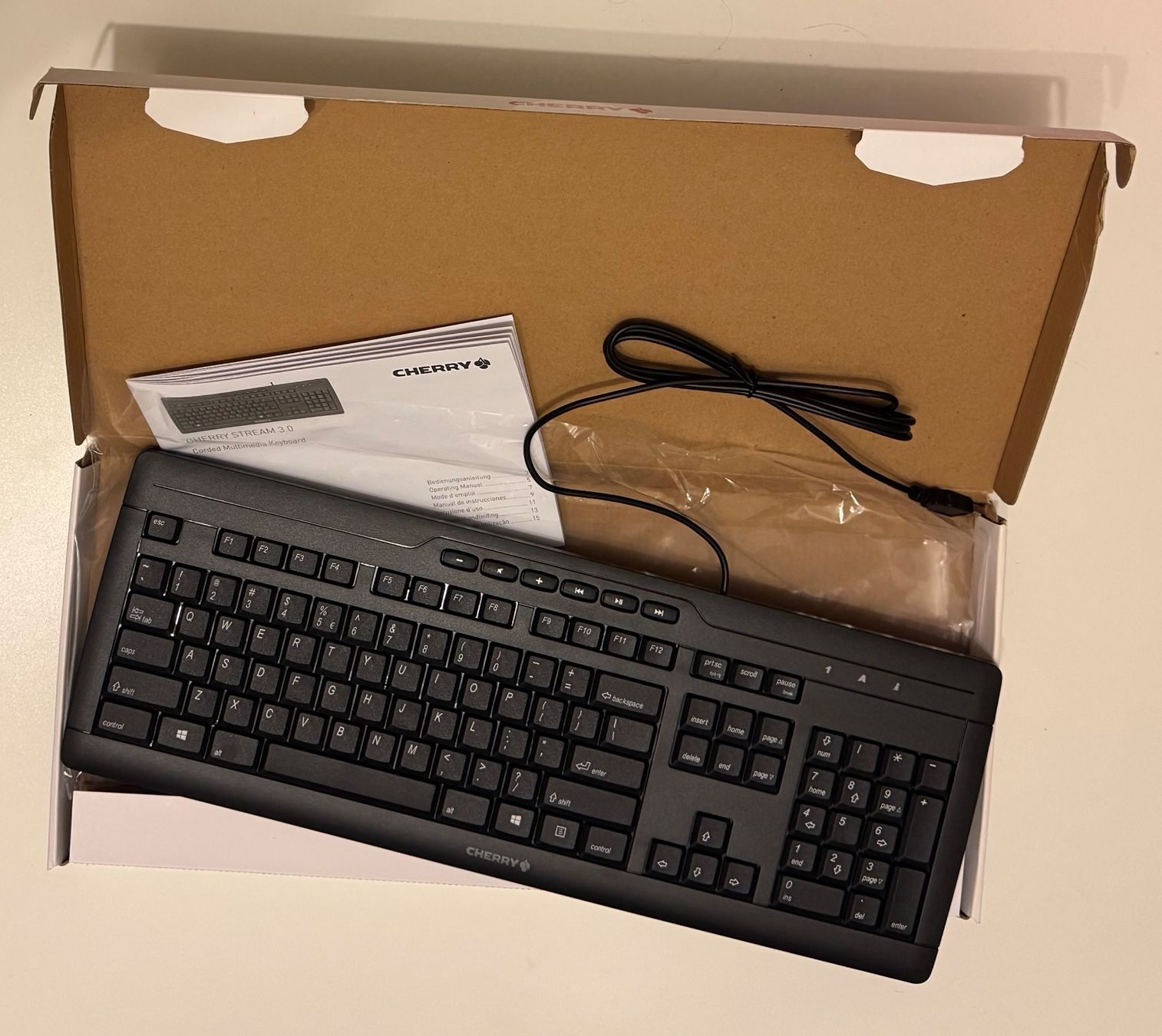 Tastiere: Cherry STREAM 3.0 Corded MultiMedia Keyboard QWERTY EU-ENGL – Nuovo e nell'imballaggio originale da Genève venduto da Murmurs 1