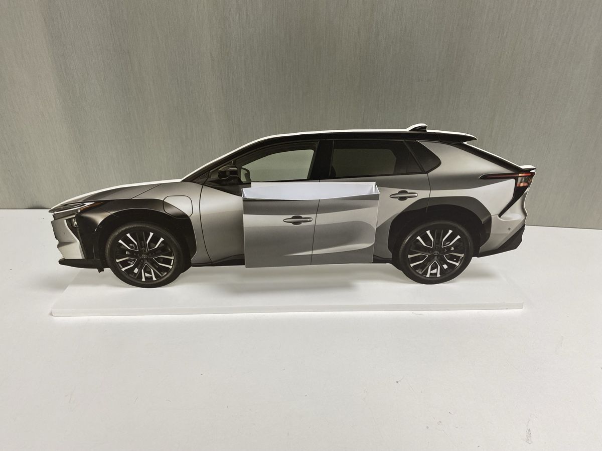 Toyota Modellini d'auto: Aufstellen Toyota BZ4X – Usato da Hägglingen venduto da kar_v9qf 1